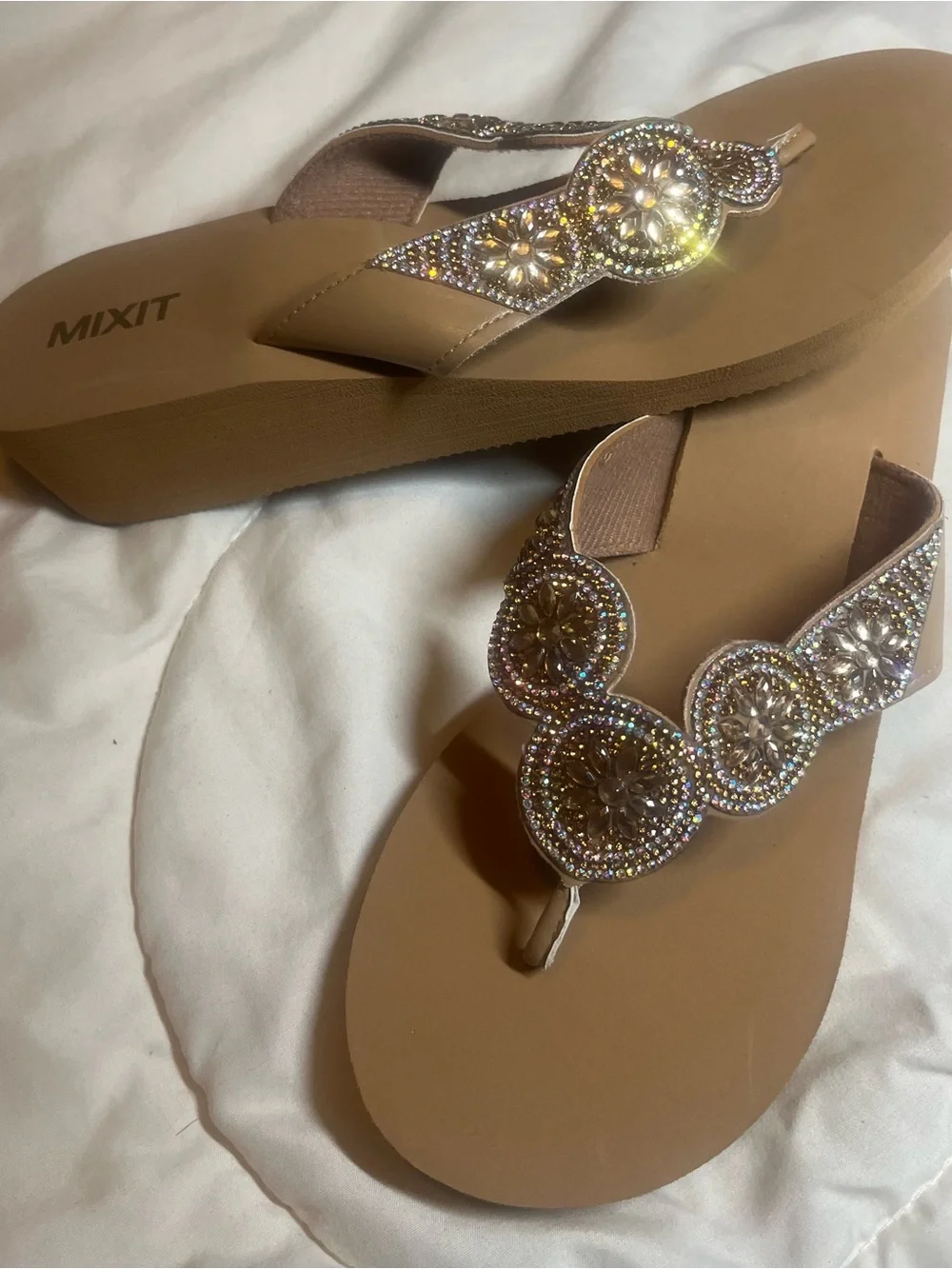 Mixit women’s tan bedazzled flip flop wedge sandals size 10 NWOT
